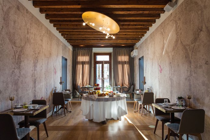 Imagen del bar/restaurante del Hotel Riva Del Vin Boutique. Foto 3