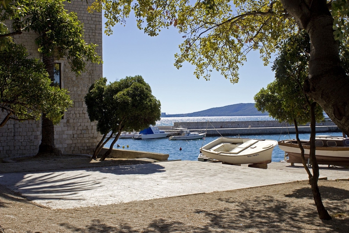 Imagen de los exteriores del Hotel Riva, Kastela. Foto 8