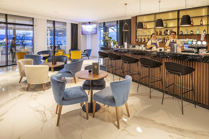 Imagen del bar/restaurante del Hotel Riva, Malinska. Foto 3