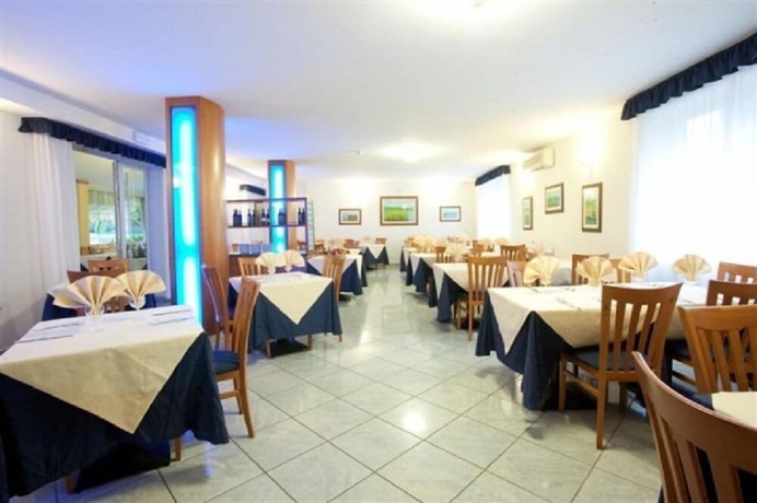 Imagen del bar/restaurante del Hotel Riva, Pietrasanta. Foto 4