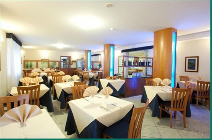 Imagen del bar/restaurante del Hotel Riva, Pietrasanta. Foto 8
