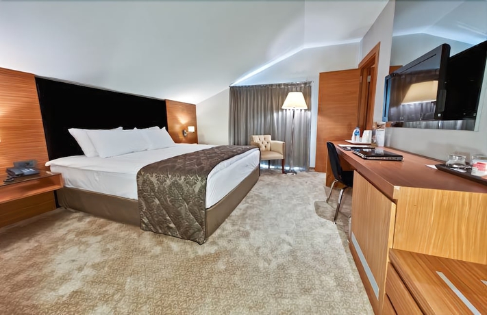 Imagen de la habitación del Hotel Riva Resatbey. Foto 8