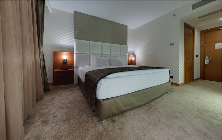 Imagen de la habitación del Hotel Riva Resatbey. Foto 9