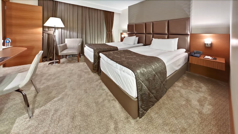 Imagen de la habitación del Hotel Riva Resatbey. Foto 11