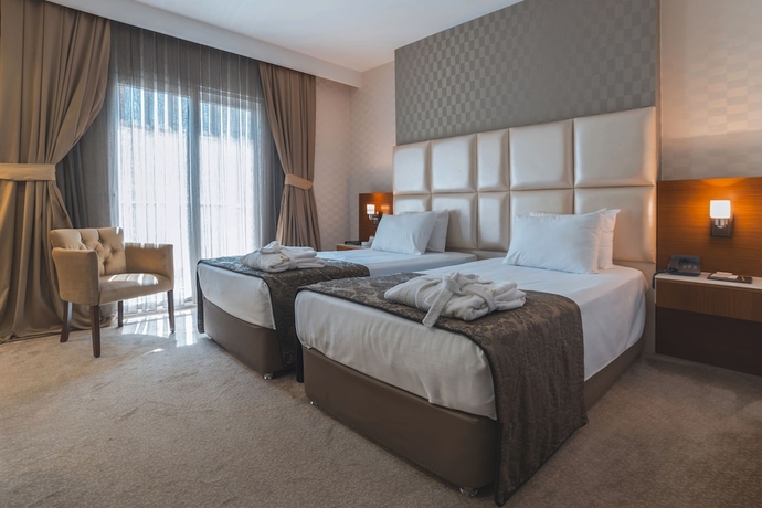 Imagen de la habitación del Hotel Riva Resatbey. Foto 16