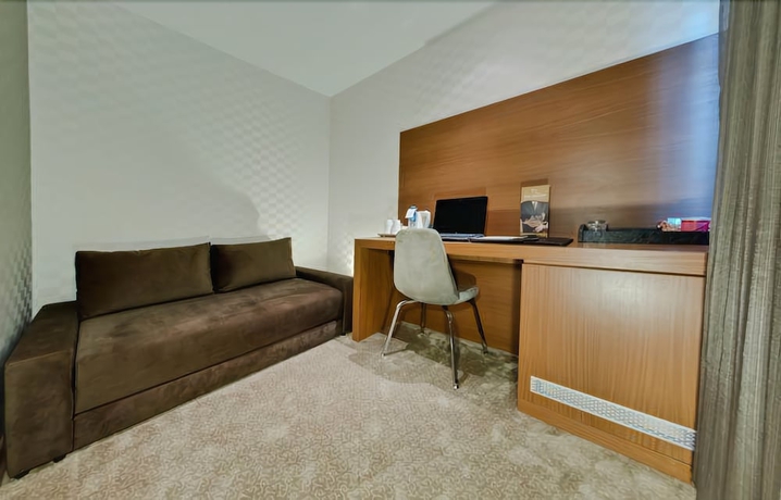 Imagen de la habitación del Hotel Riva Resatbey. Foto 17