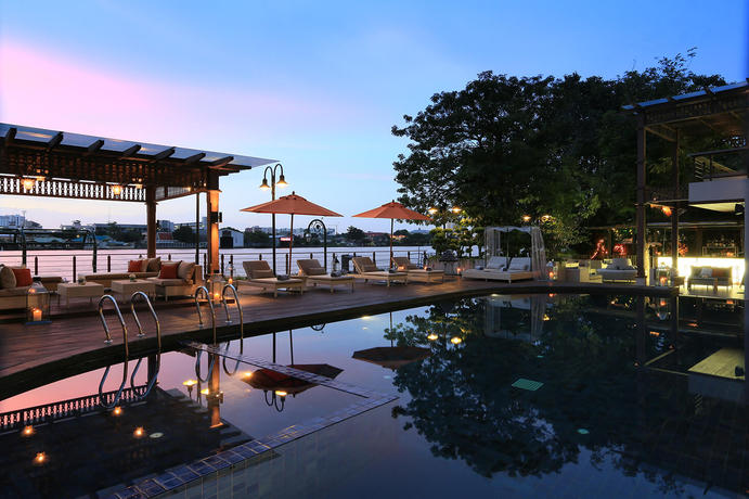 Imagen de la piscina del Hotel Riva Surya Bangkok. Foto 12