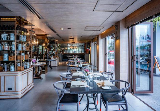 Imagen del bar/restaurante del Hotel Riva Surya Bangkok. Foto 2