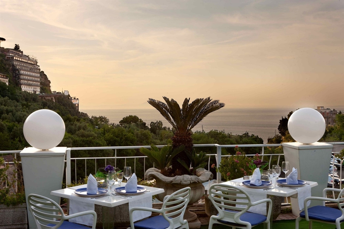Imagen del bar/restaurante del Hotel Rivage Sorrento. Foto 5