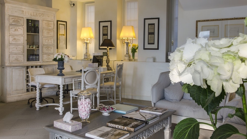 Imagen de los interiores del Hotel Rivalago. Foto 17