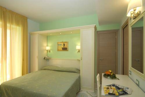 Imagen general del Hotel Rivamare, Ischia. Foto 1