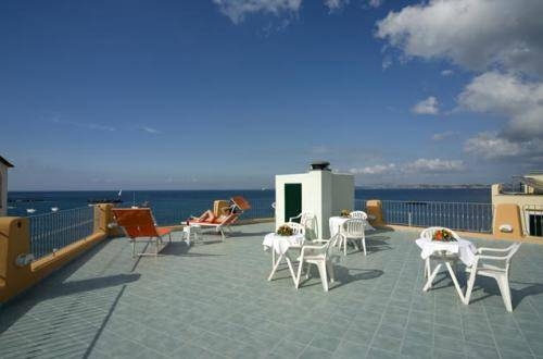 Imagen general del Hotel Rivamare, Ischia. Foto 7