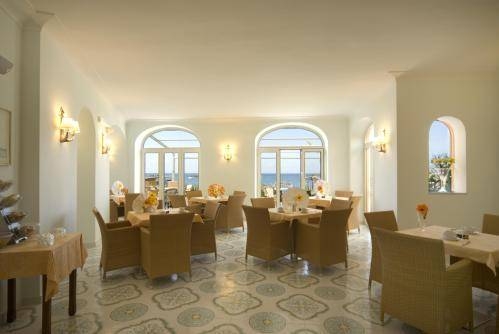 Imagen general del Hotel Rivamare, Ischia. Foto 11