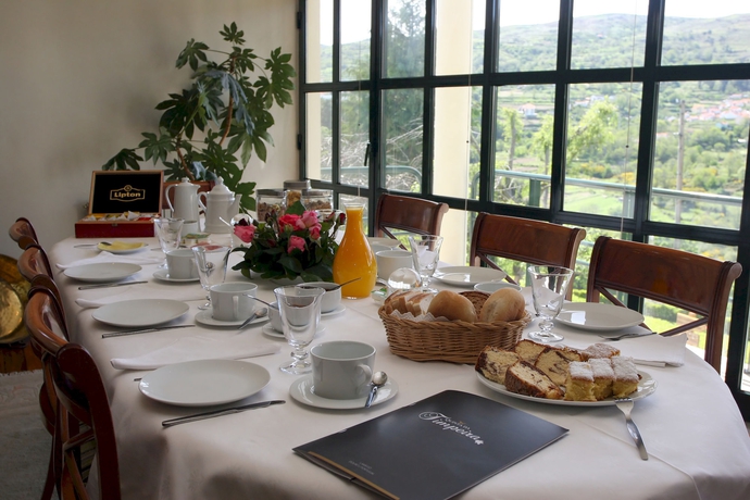 Imagen del bar/restaurante del Hotel Rivatur - Explorações Turísticas Lda. Foto 3