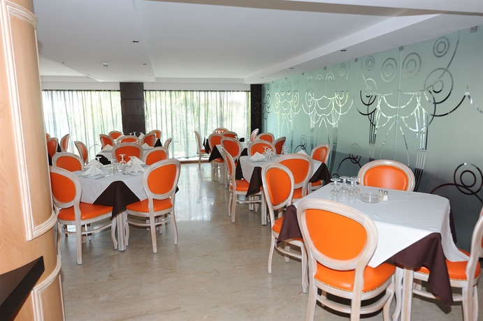 Imagen del bar/restaurante del Hotel Rive, Rabat. Foto 2