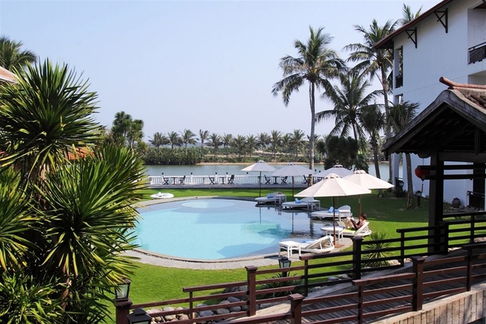 Imagen de la piscina del Hotel River Beach Resort and Residences. Foto 16