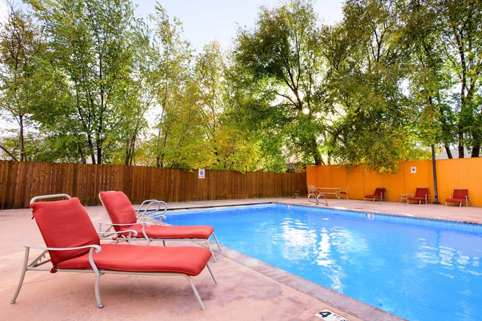 Imagen de la piscina del Hotel River Canyon Lodge. Foto 13