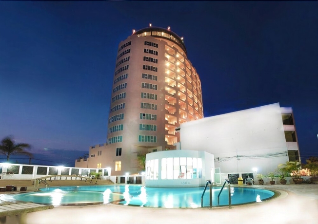 Imagen de la piscina del Hotel River City. Foto 12