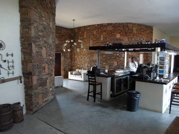 Imagen del bar/restaurante del Hotel River Crossing Lodge. Foto 7