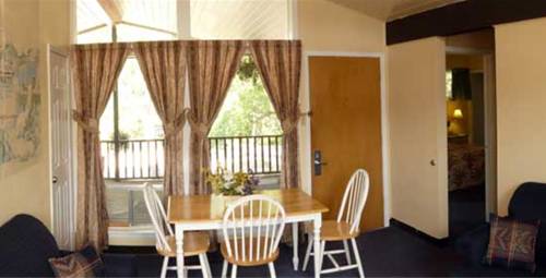 Imagen de la habitación del Hotel River Forest Inn. Foto 5