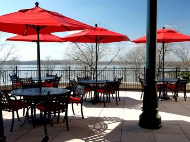Imagen general del Hotel River Inn Of Harbor Town. Foto 5
