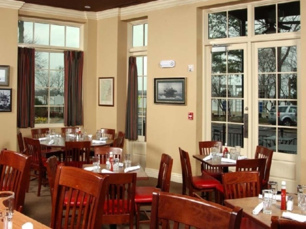 Imagen general del Hotel River Inn Of Harbor Town. Foto 6