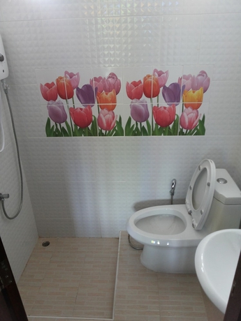 Imagen de la habitación del Hotel River Jam Amphawa. Foto 16