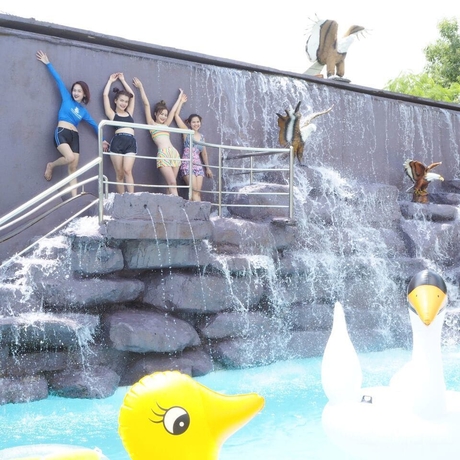 Imagen de la piscina del Hotel River Nature. Foto 16