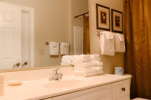 Imagen de la habitación del Hotel River Oaks Resort. Foto 3