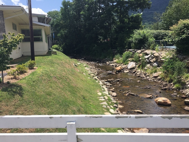 Imagen de los exteriores del Hotel River Point Lodge. Foto 14