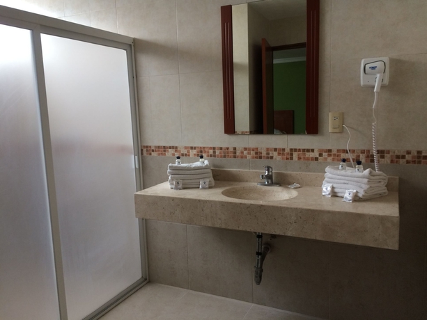 Imagen de la habitación del Hotel River Poliforum. Foto 14