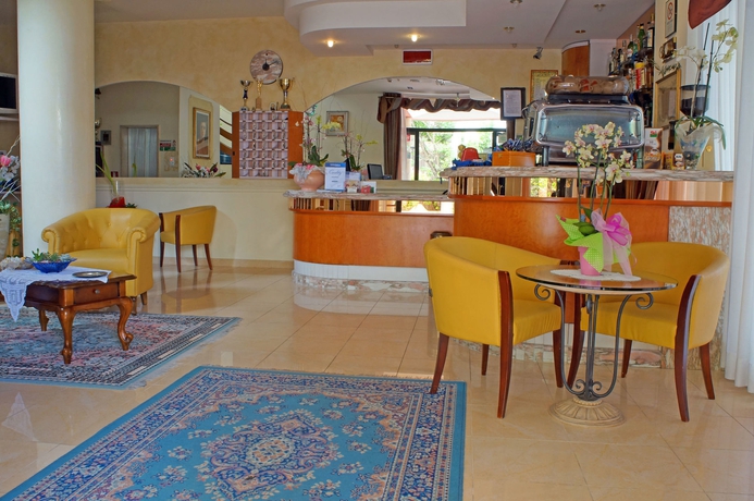 Imagen de los interiores del Hotel River, Rimini. Foto 9