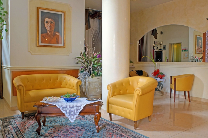 Imagen de los interiores del Hotel River, Rimini. Foto 10