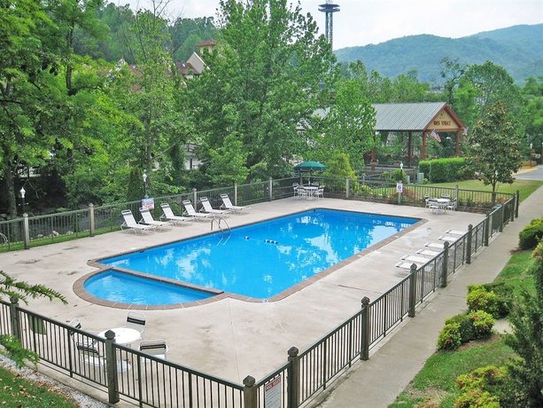 Imagen de la piscina del Hotel River Terrace Resort and Convention Center. Foto 15