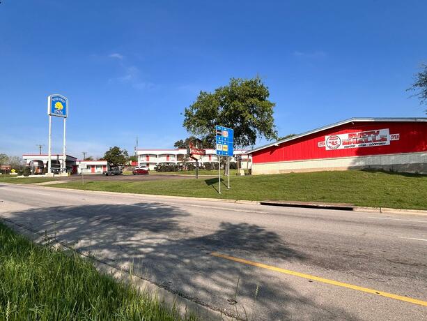 Imagen general del Hotel River forest inn. Foto 22