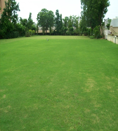 Imagen de los exteriores del Hotel Rivera Sarovar Portico Ahmedabad. Foto 4