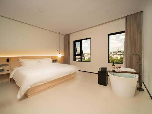 Imagen general del Hotel Riverbank. Foto 11
