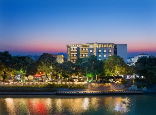 Imagen general del Hotel Riverbank. Foto 13