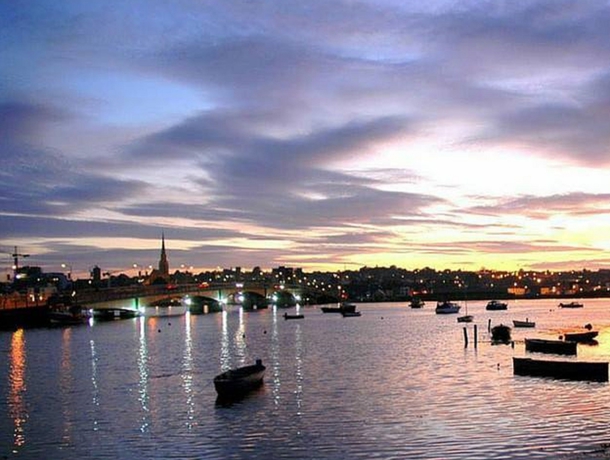 Imagen de los exteriores del Hotel Riverbank House. Foto 12