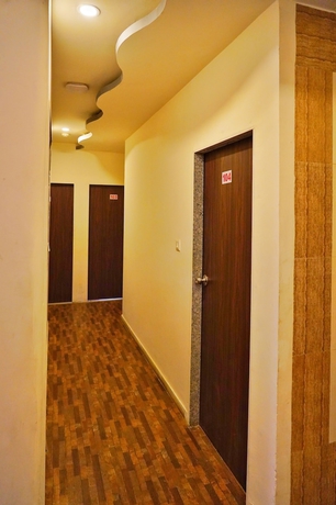 Imagen de los interiores del Hotel Riverfront, Ahmedabad. Foto 9