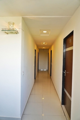 Imagen de los interiores del Hotel Riverfront, Ahmedabad. Foto 10