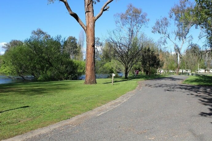 Imagen general del Hotel Riverglade Caravan Park. Foto 6