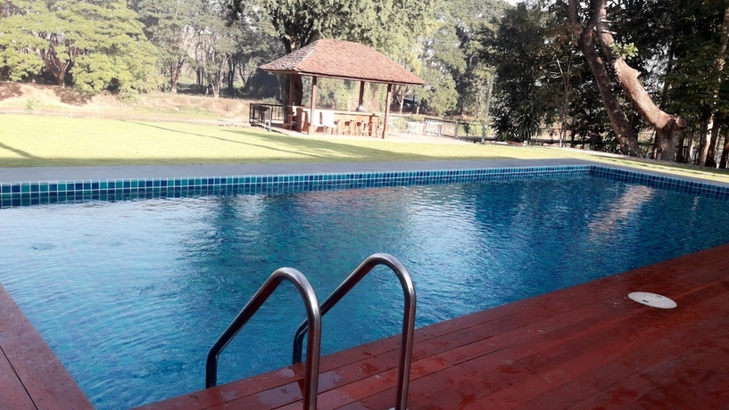 Imagen de la piscina del Hotel Riverhouse Resort. Foto 19