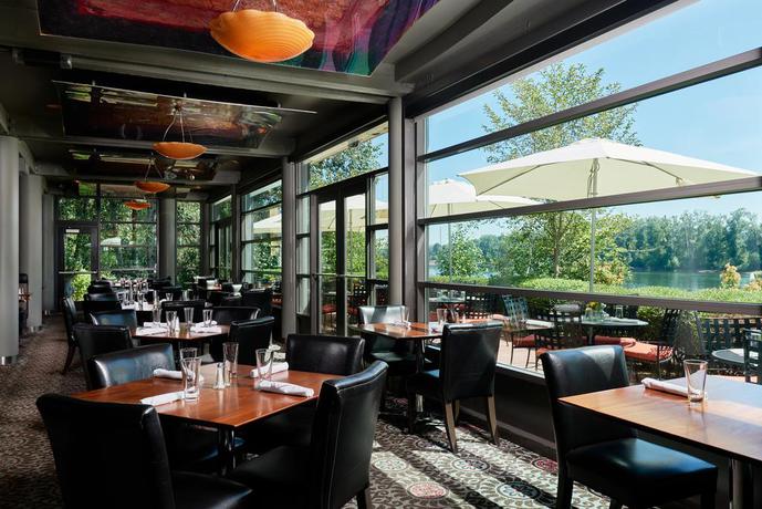 Imagen del bar/restaurante del Hotel River's Edge Portland, Tapestry Collection By Hilton. Foto 2