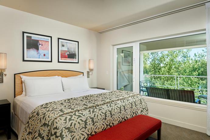 Imagen del bar/restaurante del Hotel River's Edge Portland, Tapestry Collection By Hilton. Foto 3