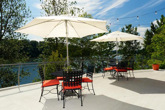 Imagen del bar/restaurante del Hotel River's Edge Portland, Tapestry Collection By Hilton. Foto 4