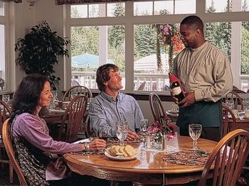 Imagen del bar/restaurante del Hotel Rivers Edge Resort. Foto 3