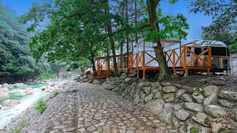 Imagen general del Hotel Riverside Glamping Nuts. Foto 1