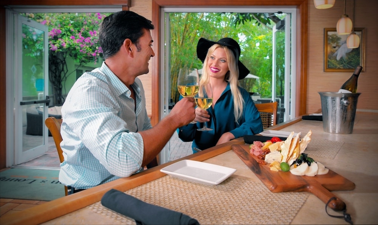 Imagen del bar/restaurante del Hotel Riverside Hotel. Foto 2