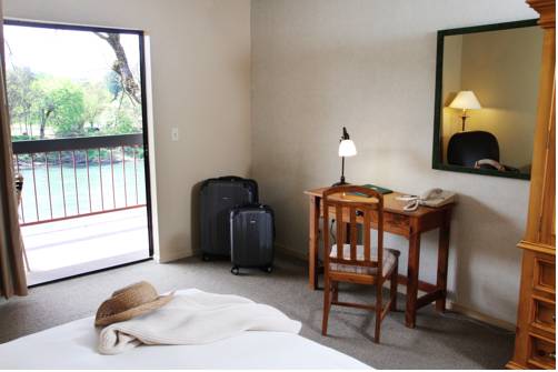 Imagen de la habitación del Hotel Riverside Inn. Foto 9